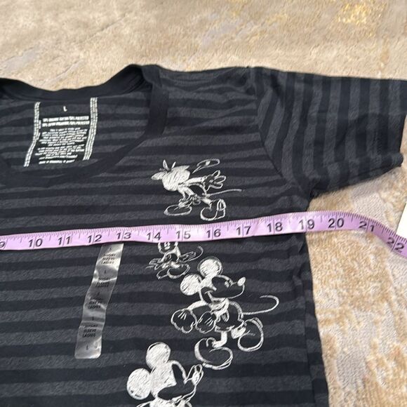 Disney Women v neck top with a grunge mickey mouse design size L new black grey - Picture 5 of 6
